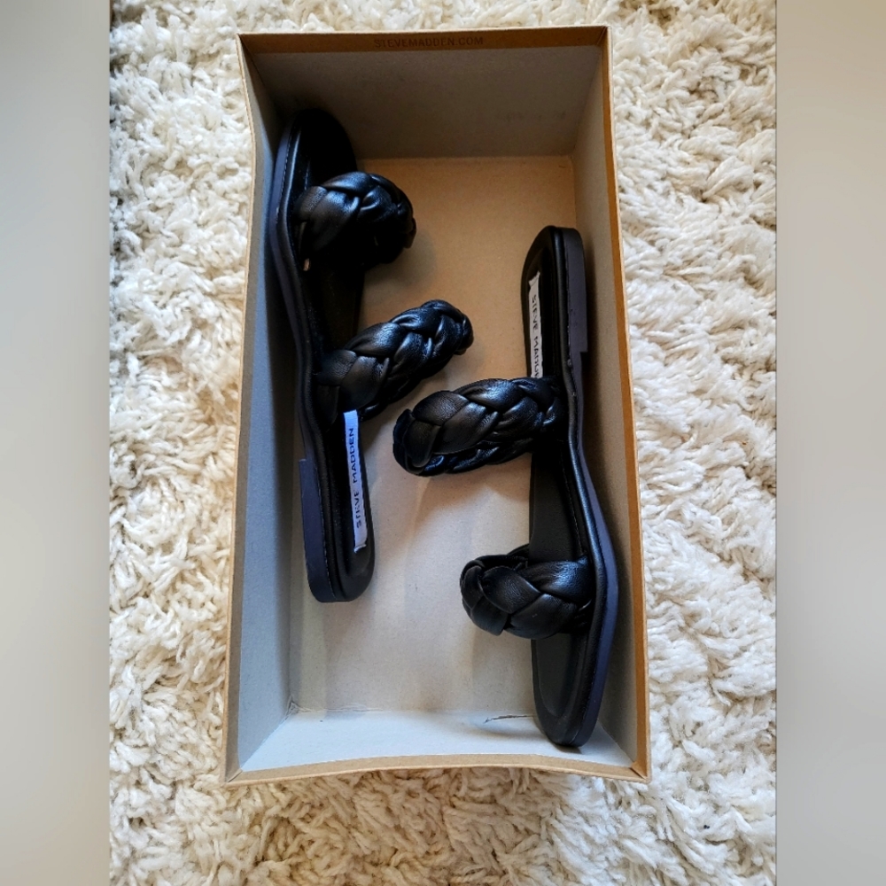 Women's Steve Madden black sandals size 5 - Picture 2 of 5